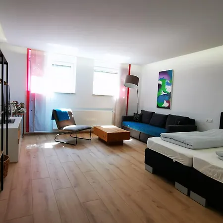 Gemuetliches Souterrain In * לנגנרגן