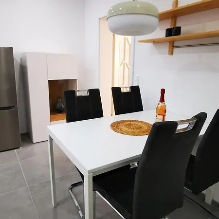 Gemuetliches Souterrain In アパート