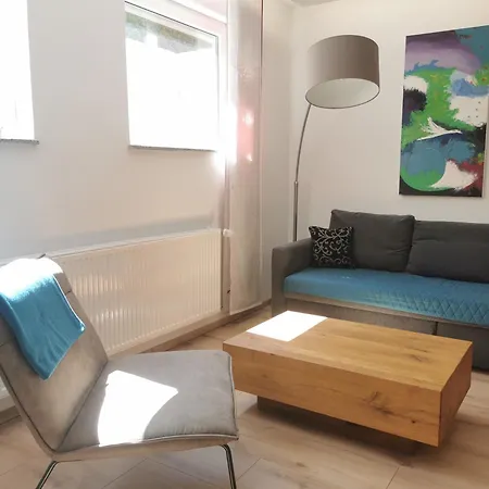 Gemuetliches Souterrain In דירה *