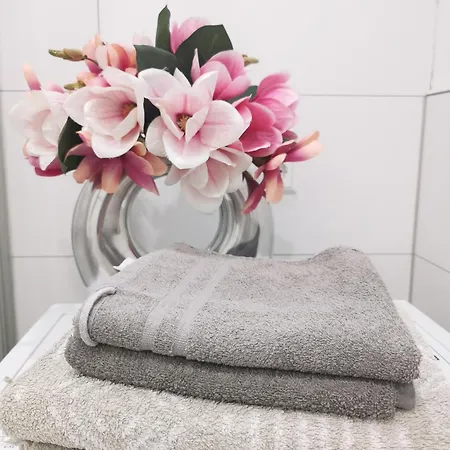 Gemuetliches Souterrain In דירה *