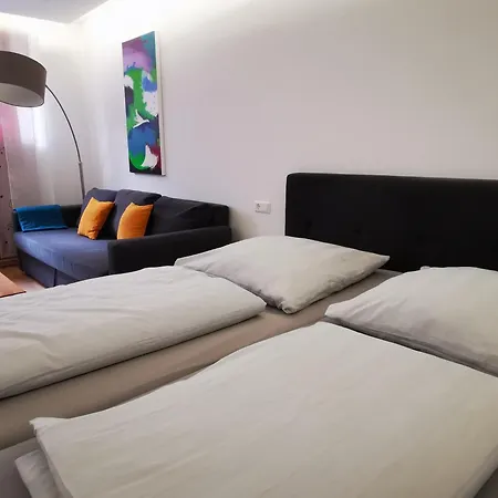 Gemuetliches Souterrain In 아파트