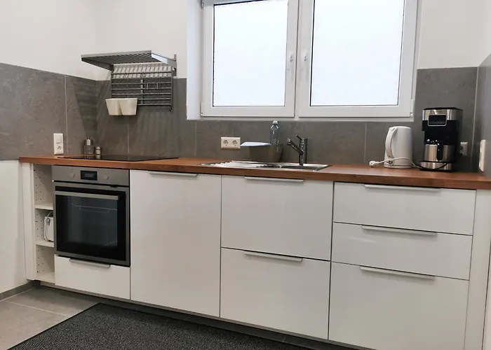 Gemuetliches Souterrain In 아파트