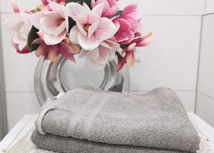 Gemuetliches Souterrain In 아파트 *